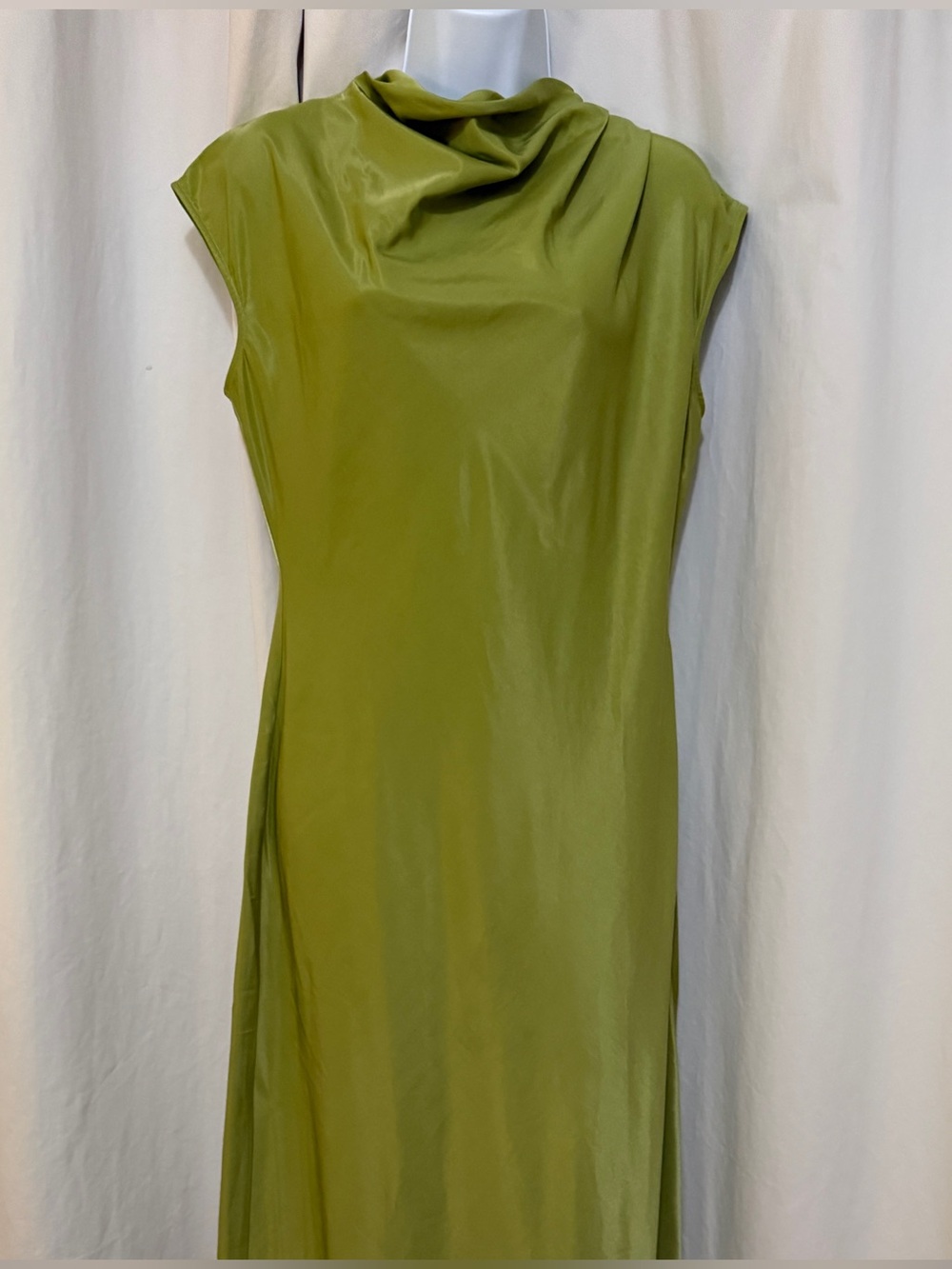 Nobody's Child Eden satin cap sleeve cowl neck maxi dress in olive - Picture 5 of 10
